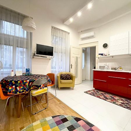 Rainbow Pearl Apartment At St Stephen' S Basilica Budapest Ngoại thất bức ảnh