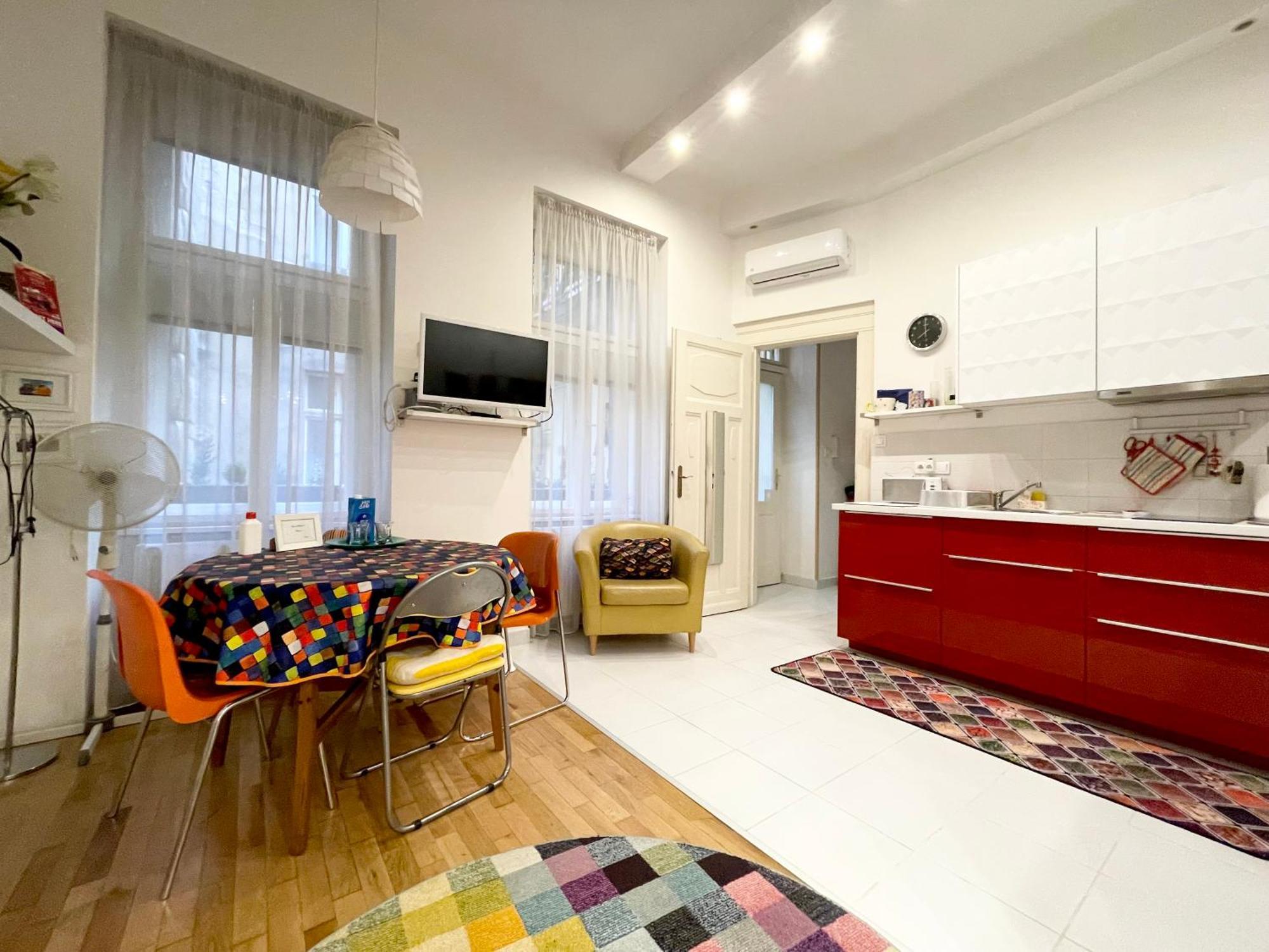 Rainbow Pearl Apartment At St Stephen' S Basilica Budapest Ngoại thất bức ảnh
