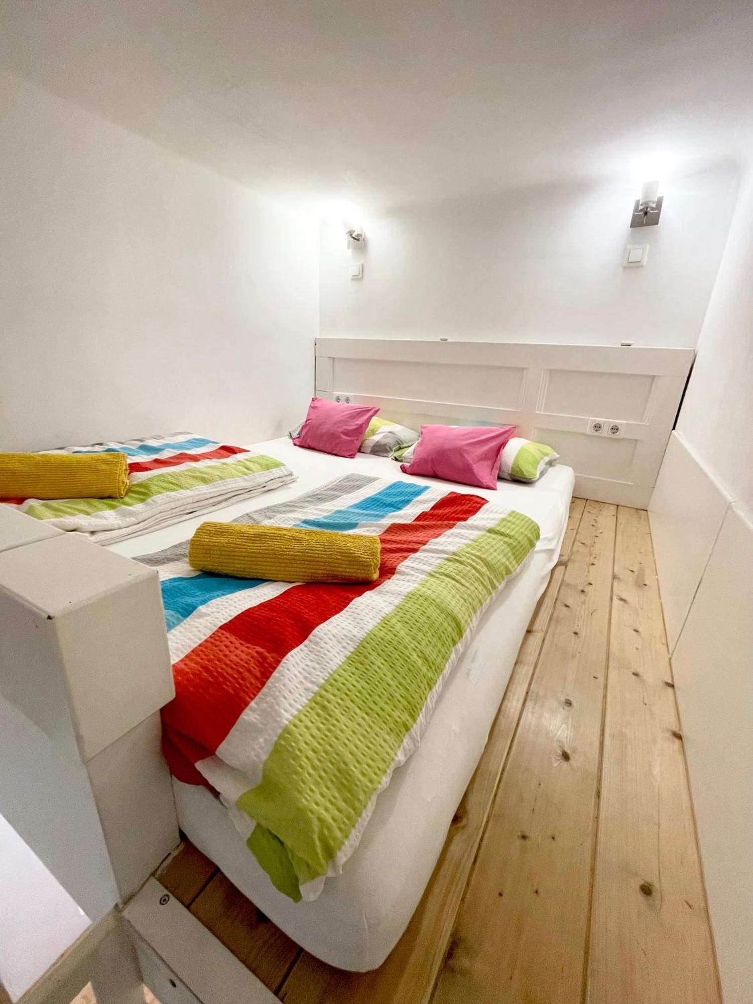 Rainbow Pearl Apartment At St Stephen' S Basilica Budapest Ngoại thất bức ảnh