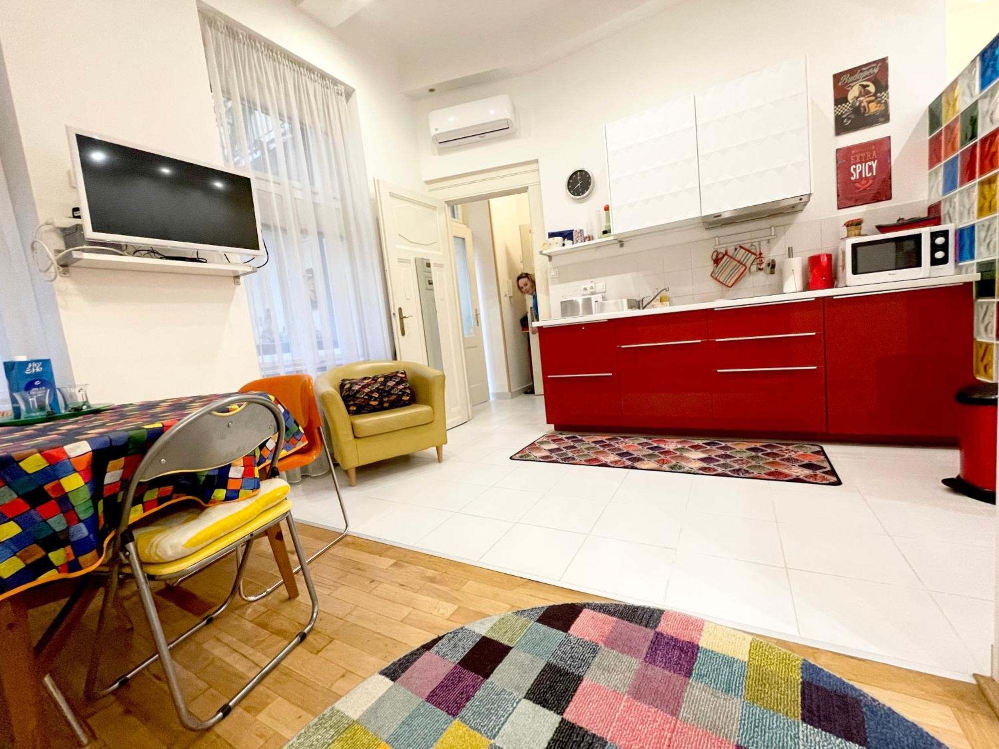 Rainbow Pearl Apartment At St Stephen' S Basilica Budapest Ngoại thất bức ảnh
