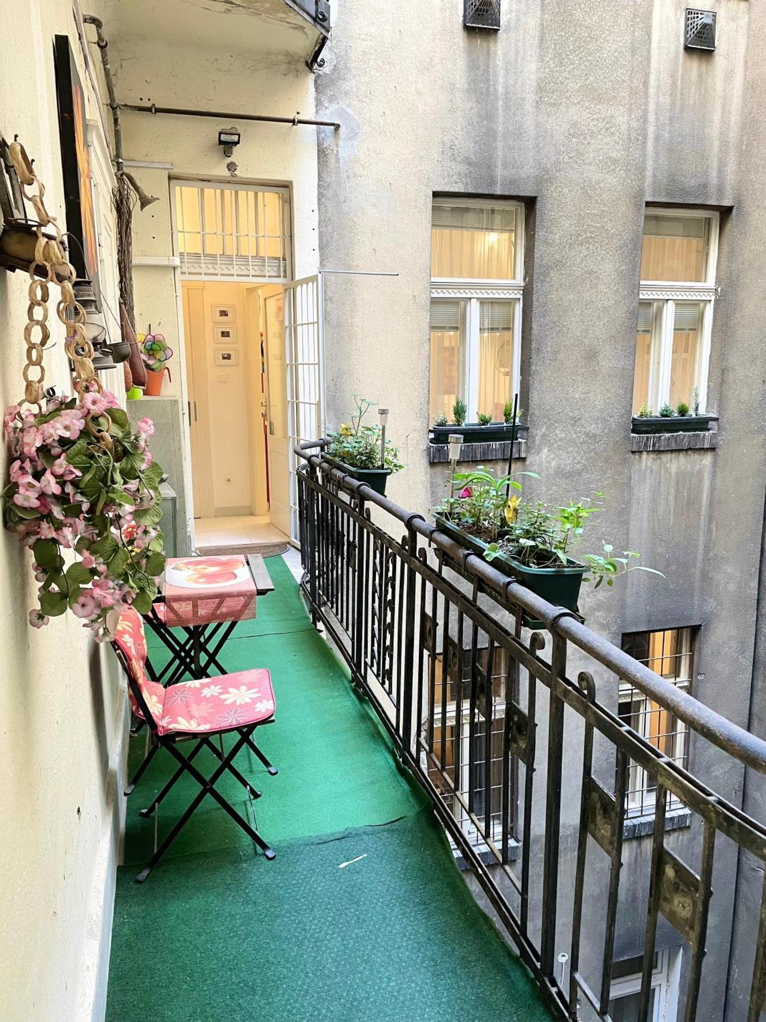 Rainbow Pearl Apartment At St Stephen' S Basilica Budapest Ngoại thất bức ảnh