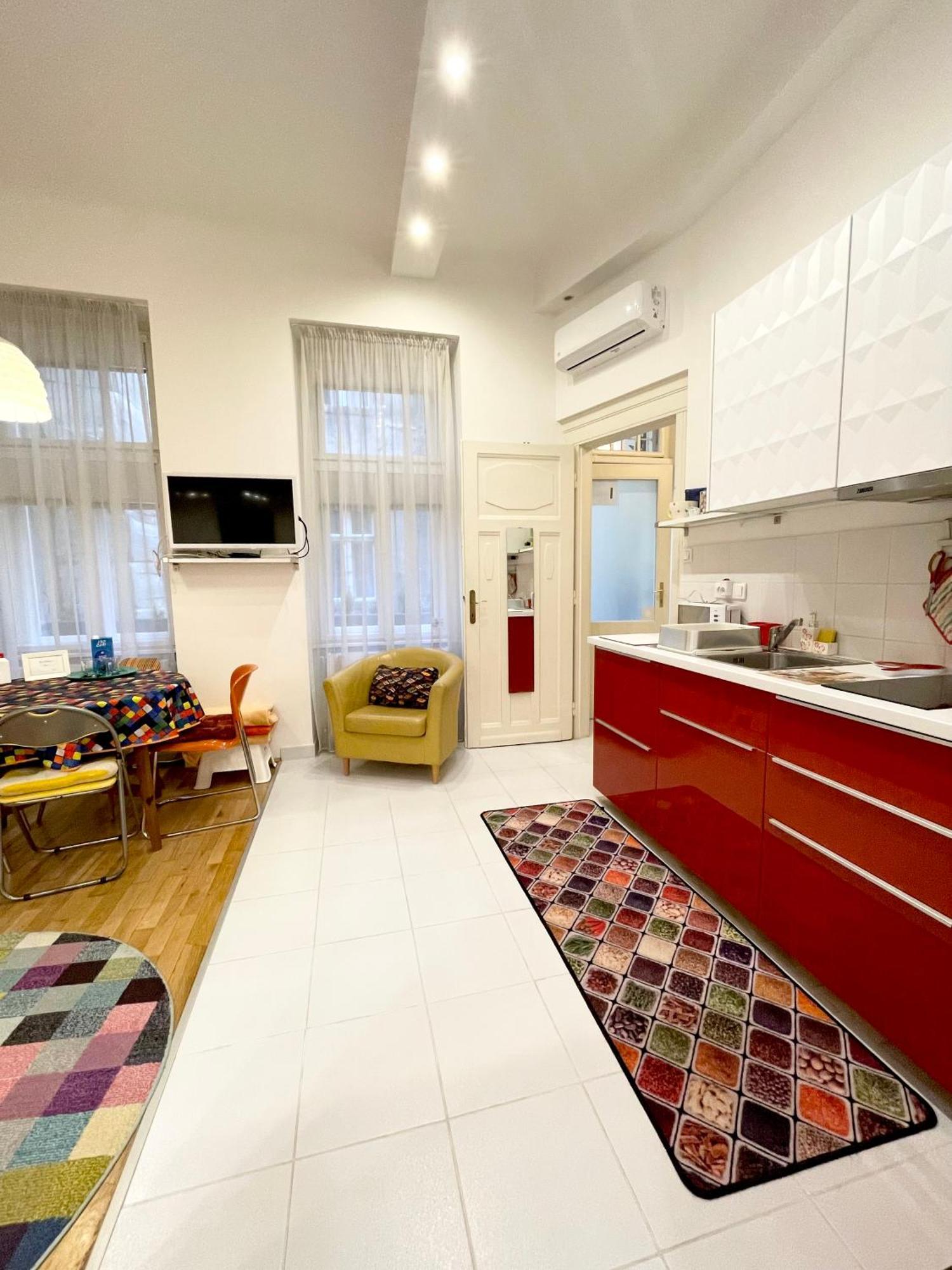 Rainbow Pearl Apartment At St Stephen' S Basilica Budapest Ngoại thất bức ảnh