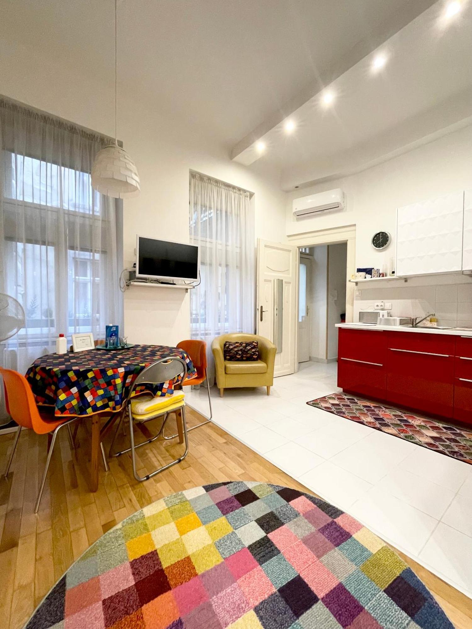 Rainbow Pearl Apartment At St Stephen' S Basilica Budapest Ngoại thất bức ảnh