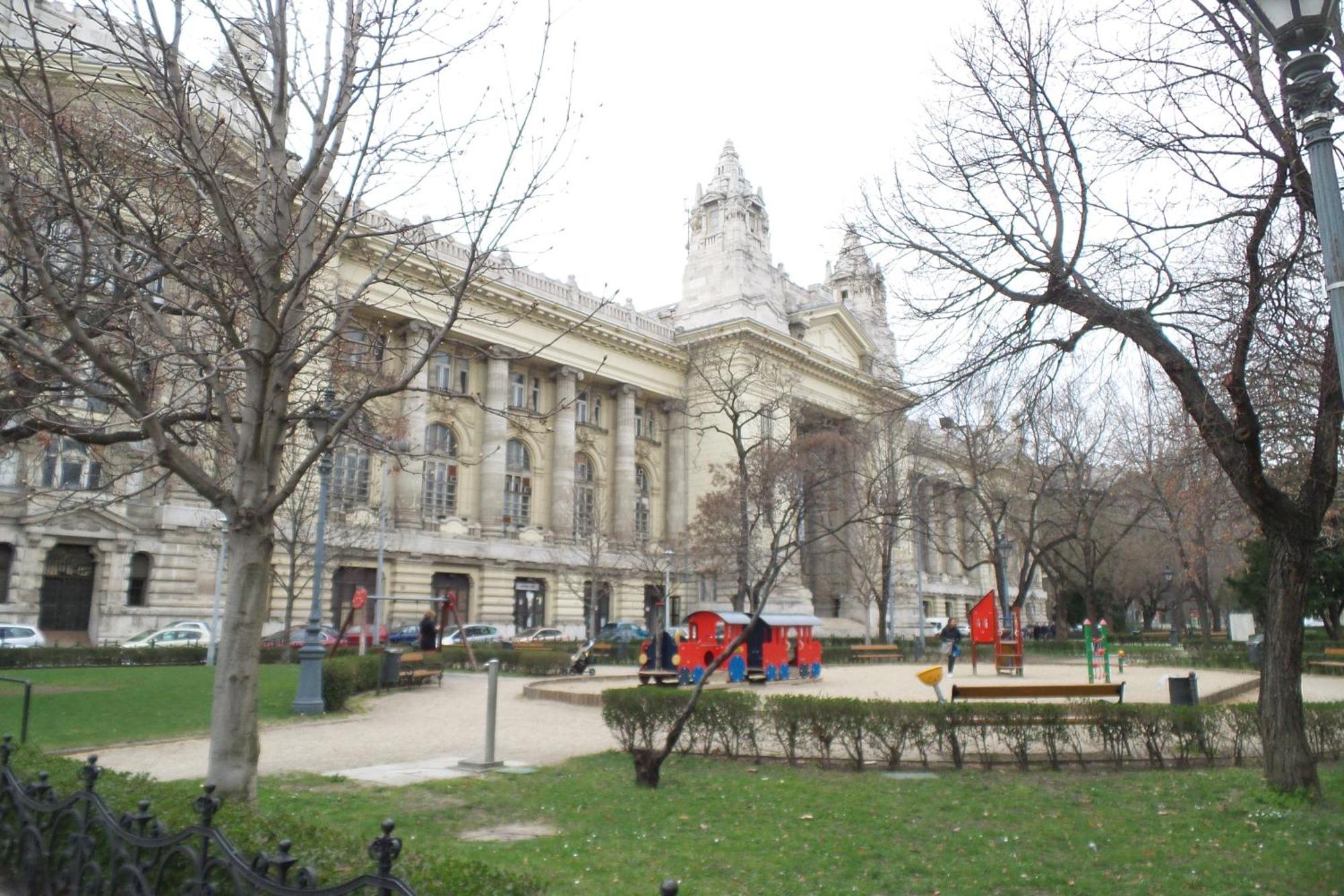 Rainbow Pearl Apartment At St Stephen' S Basilica Budapest Ngoại thất bức ảnh
