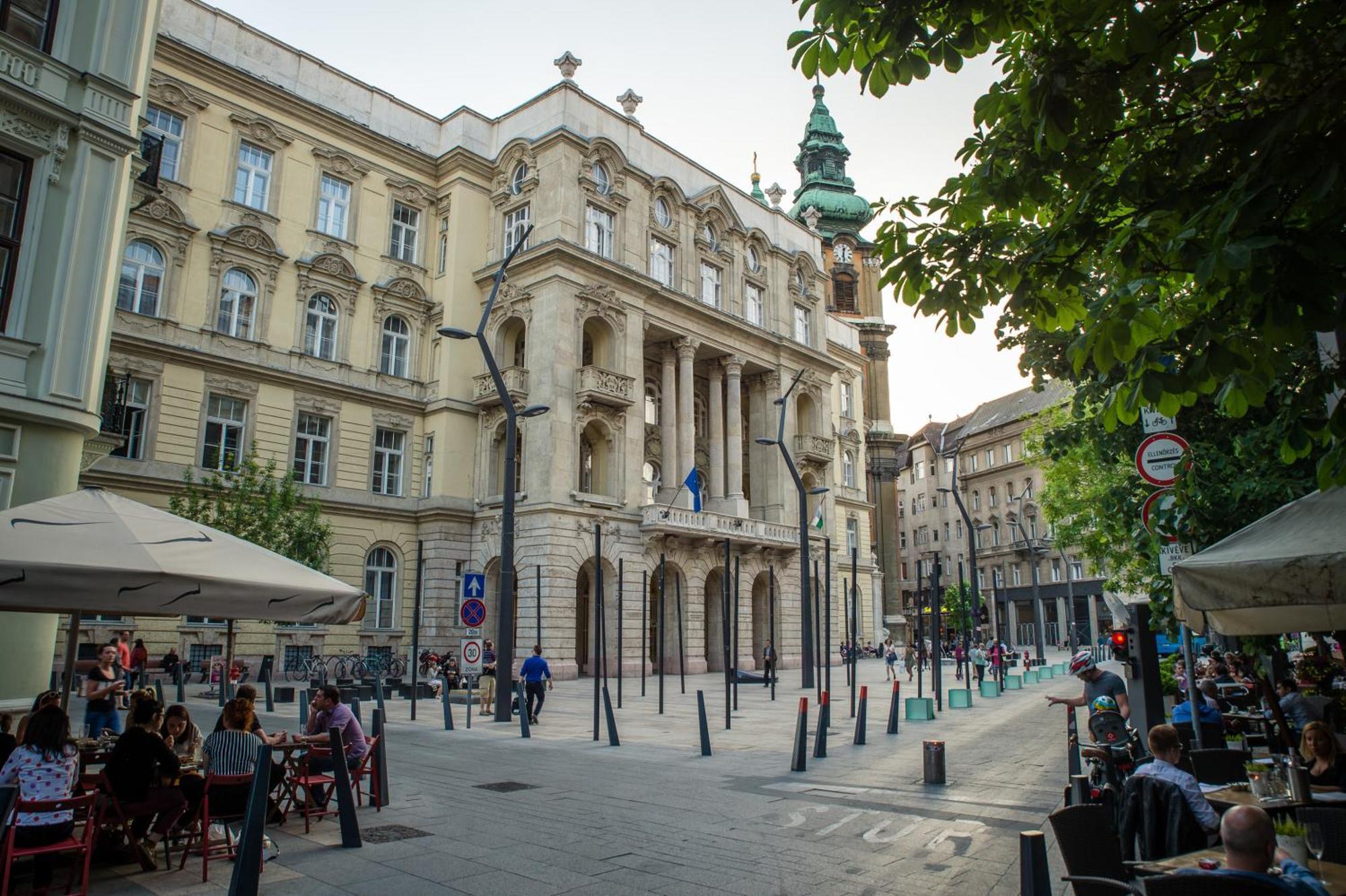 Rainbow Pearl Apartment At St Stephen' S Basilica Budapest Ngoại thất bức ảnh
